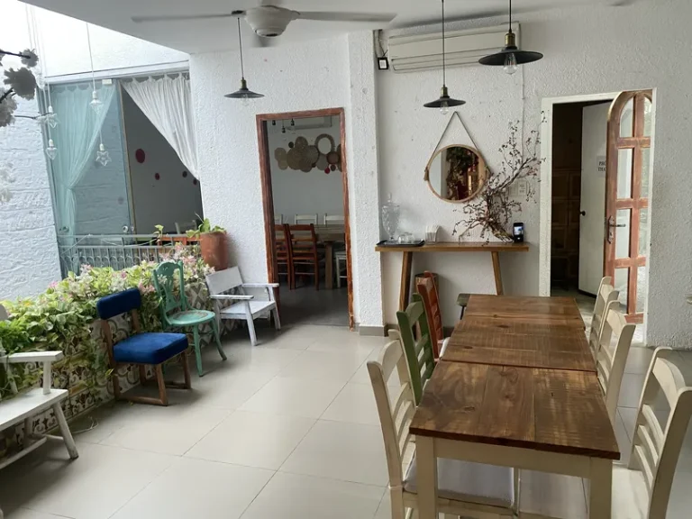 Caramew Cafe Tran Quang Dieu Quan 3 13 768x576