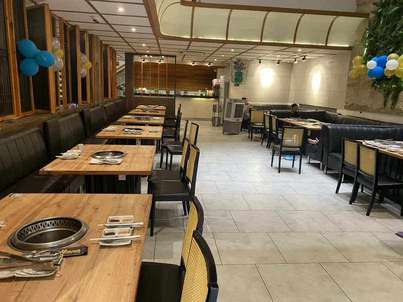 Không gian tầng trệt tại Hana Buffet Tú Xương, Q3