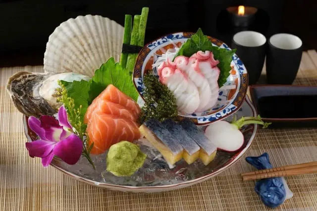 Món ăn tại Takashi Sushi