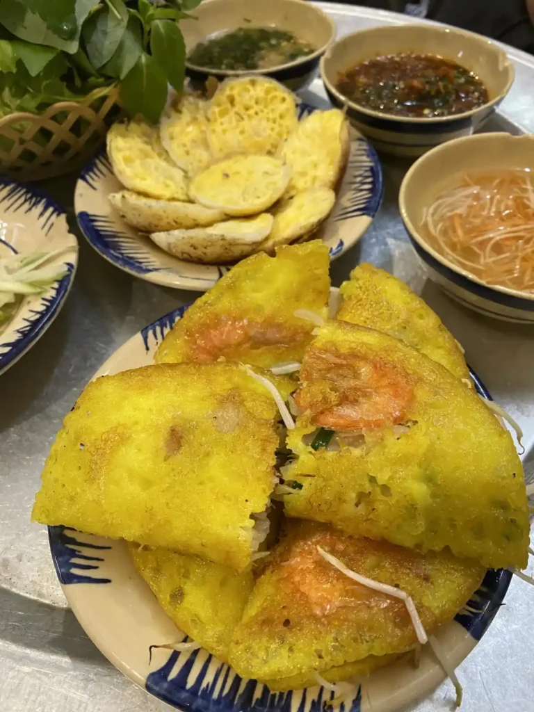 Bánh căn - bánh xèo tại quán ăn Đà Lạt Ơi tại Phú Nhuận