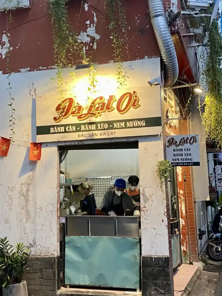 Bảng hiệu quán Bánh căn - bánh xèo Đà Lạt Ơi tại Phú Nhuận