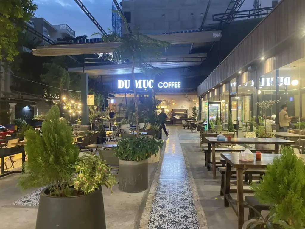 Cà phê sân vườn Du Mục Q7