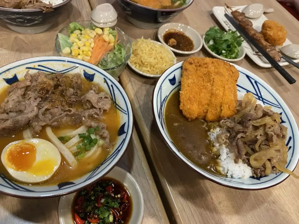 Cơm Tonkatsu và mì Udon tại Marukame Udon