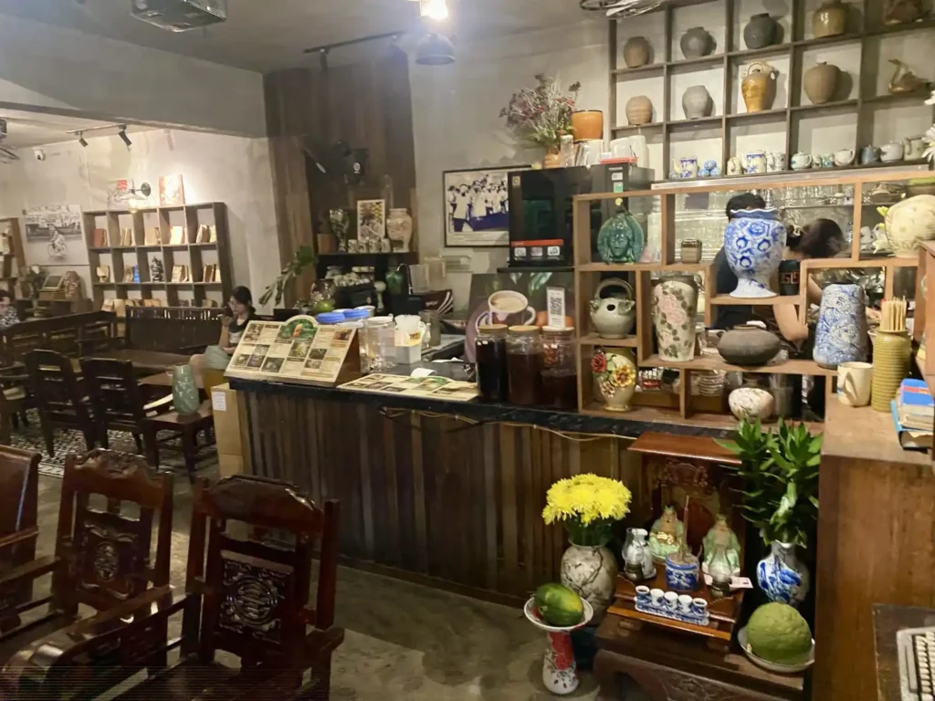 Không gian Tiệm Cà Phê Sài Gòn Xưa Q5