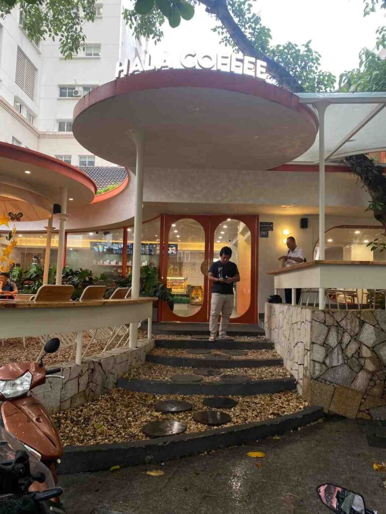 Hala Coffee Phan Xich Long Phu Nhuan 12 768x1023