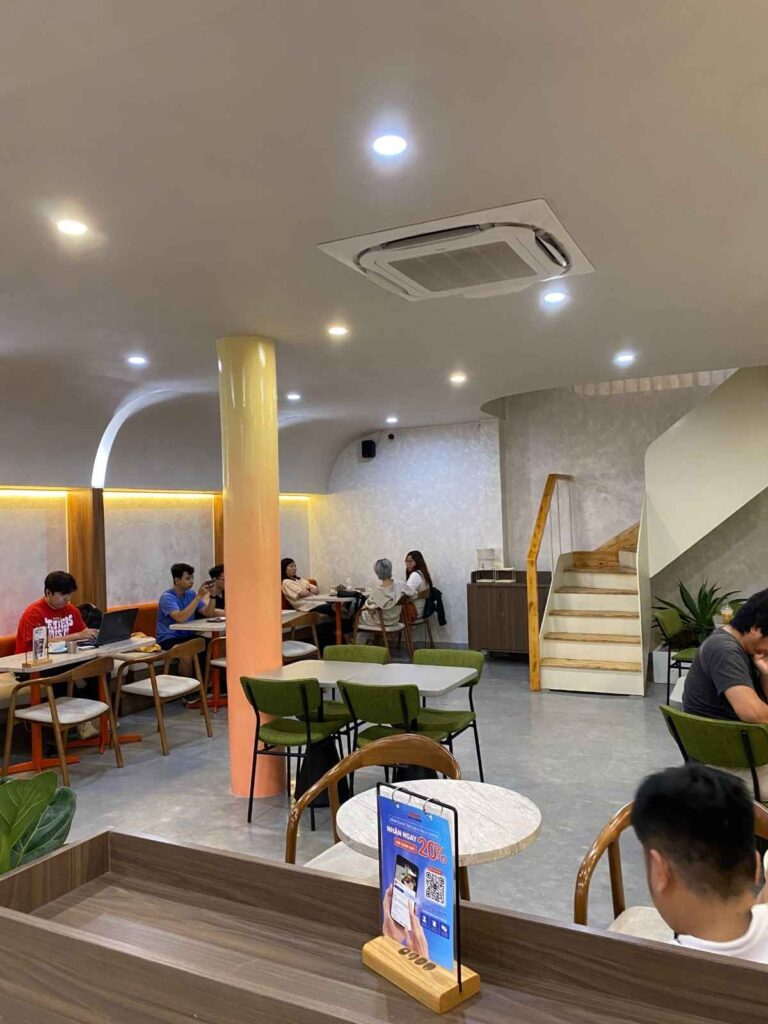 Hala Coffee Phan Xich Long Phu Nhuan 5 768x1024