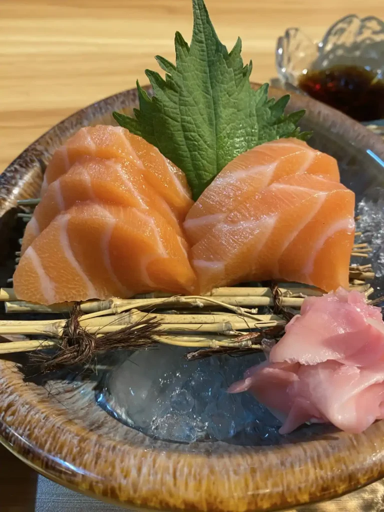 Sashimi cá hồi tại Sugi Sushi & Sashimi Thủ Đức