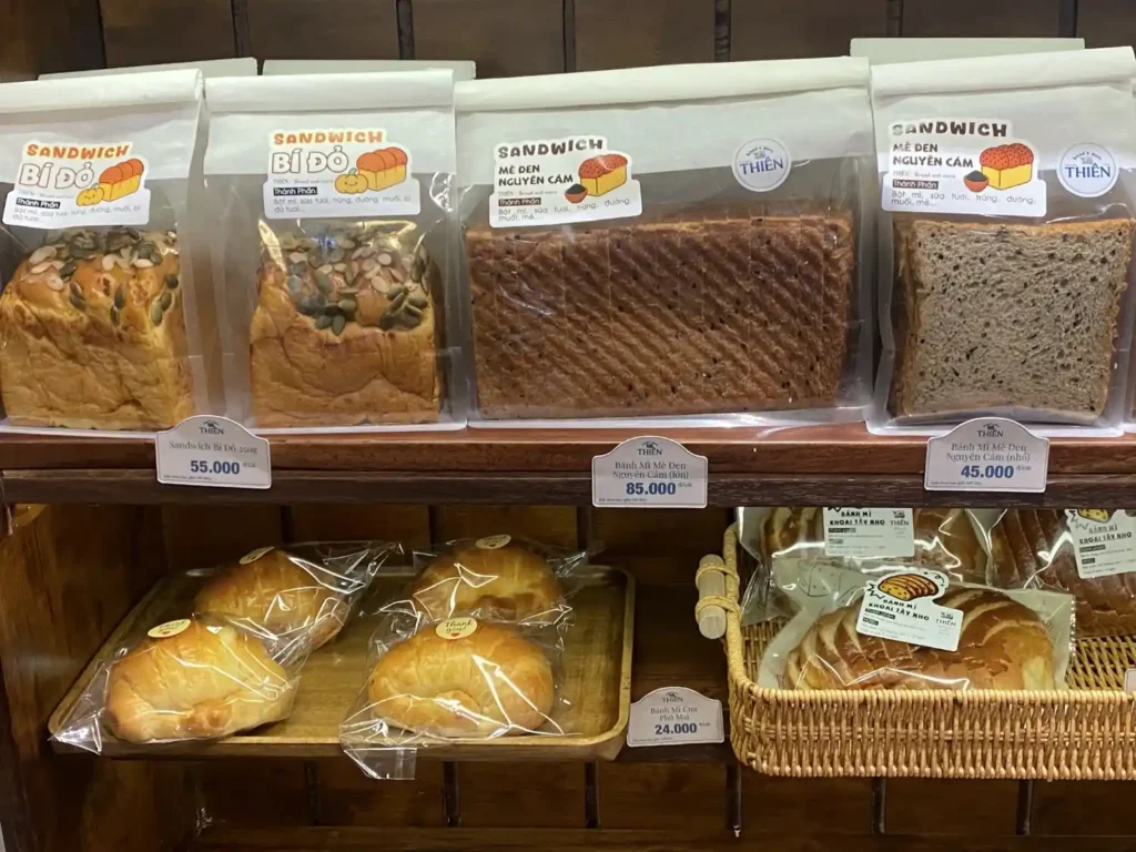 Các loại bánh mì tại tiệm bánh Thiên