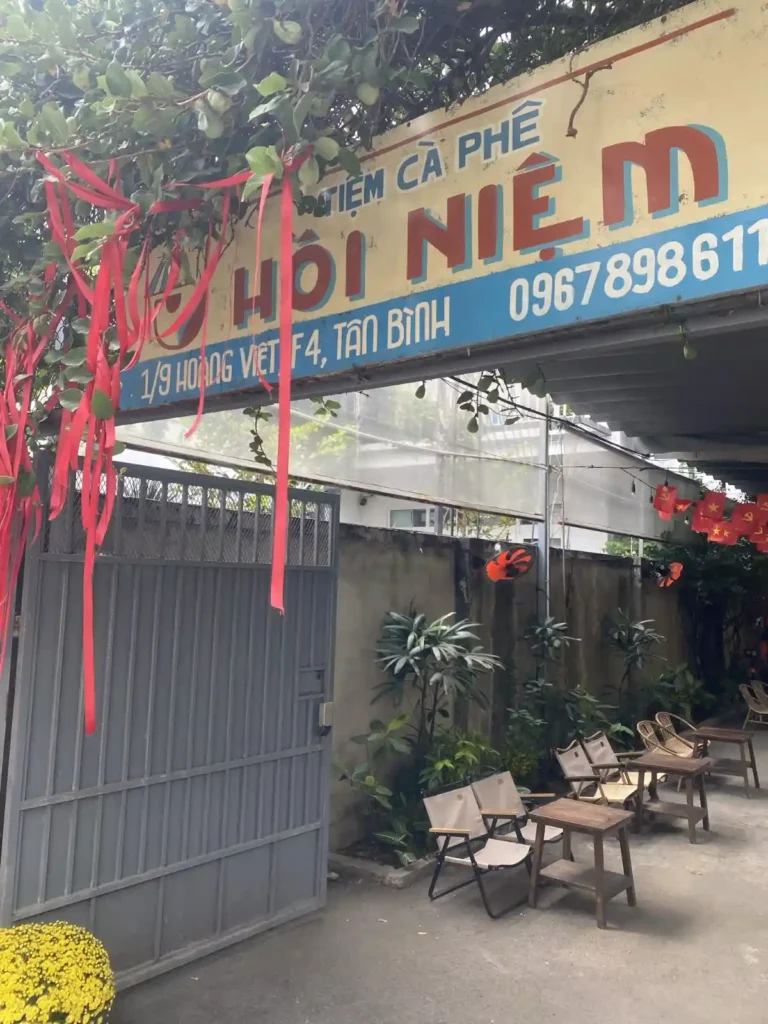 Bảng hiệu quán cafe Tiệm Hồi Niệm