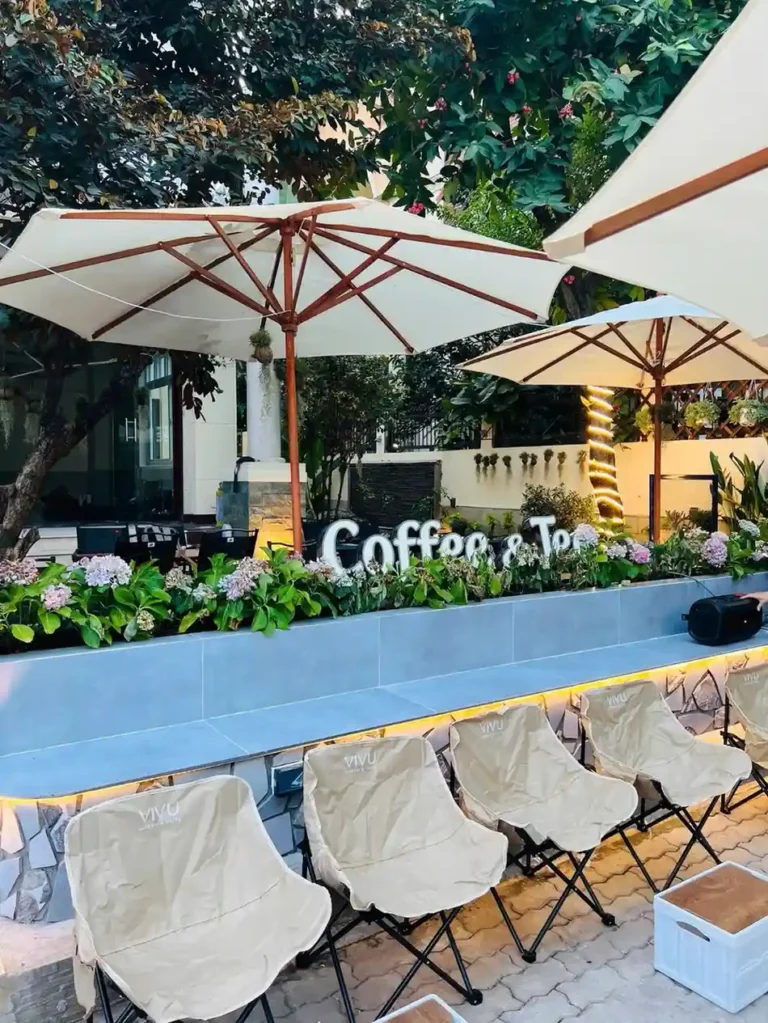 Luxe Lounge Cafe Nintendo Q7 14 768x1023