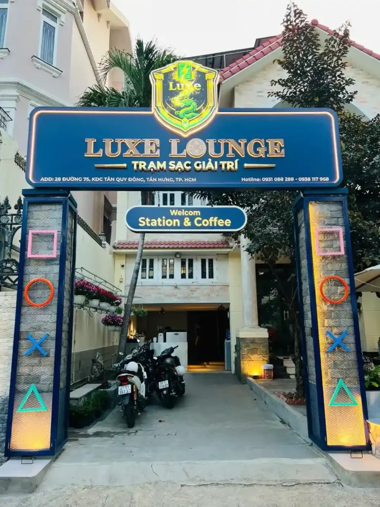 Luxe Lounge Cafe Nintendo Q7 16 769x1024